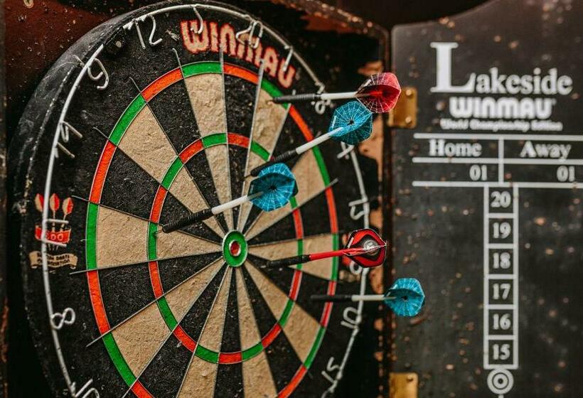 מיטה בחדר משותף, Stay Central