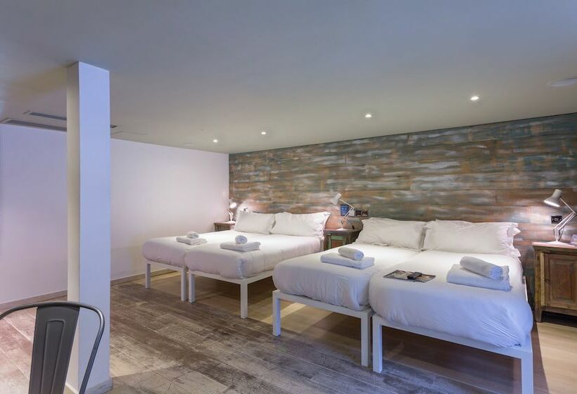 חדר סטנדרט לארבעה, Stay Central