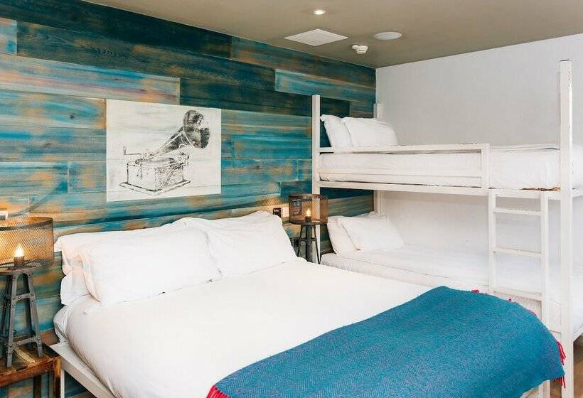 חדר סטנדרט לארבעה, Stay Central