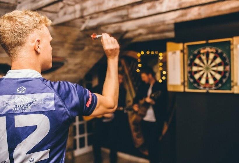 מיטה בחדר משותף, Stay Central