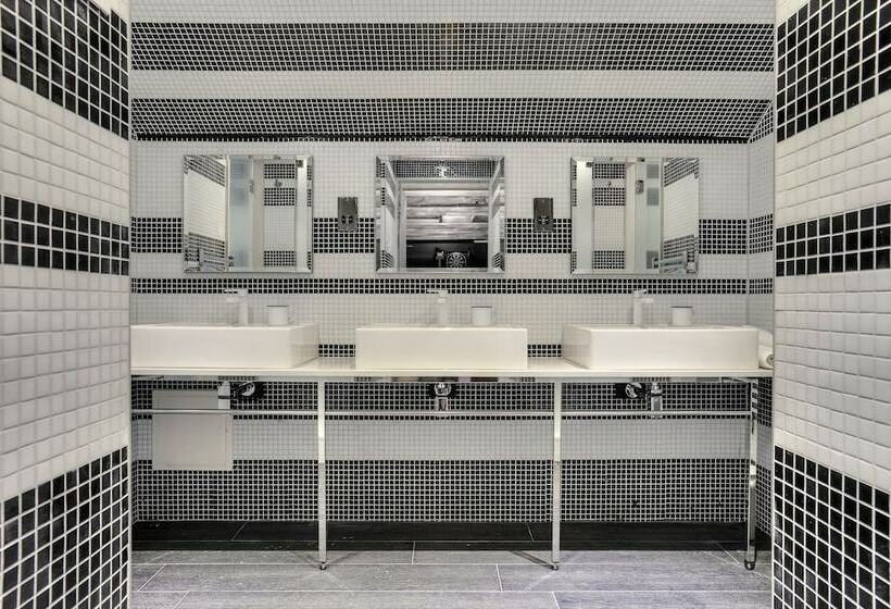 Кровать в Общей Комнате, Stay Central