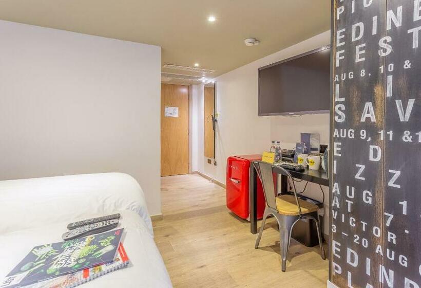 חדר אקזקיוטיב, Stay Central