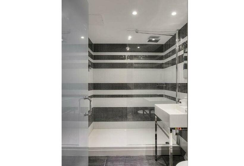 חדר אקזקיוטיב, Stay Central