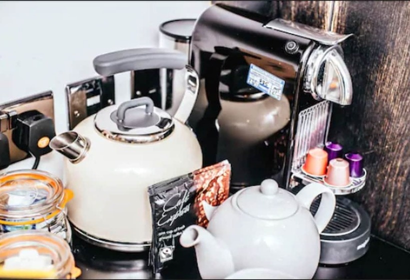 חדר אקזקיוטיב, Stay Central