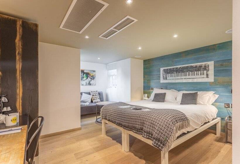 חדר אקזקיוטיב, Stay Central