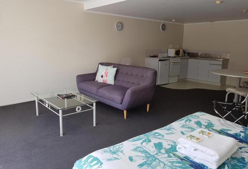 스탠다드 스튜디오, Aloha Seaview Resort Motel