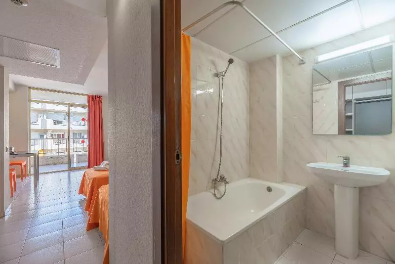 استودیوی استاندارد, Rentalmar Salou Pacific