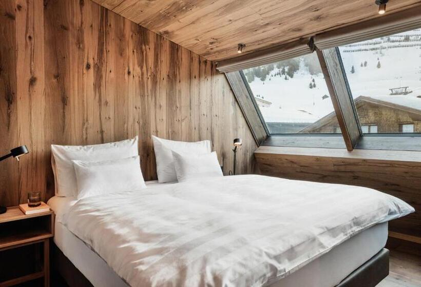 جناح جونيور, Berghotel Biberkopf