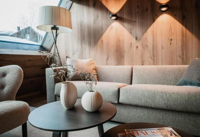 جناح جونيور, Berghotel Biberkopf