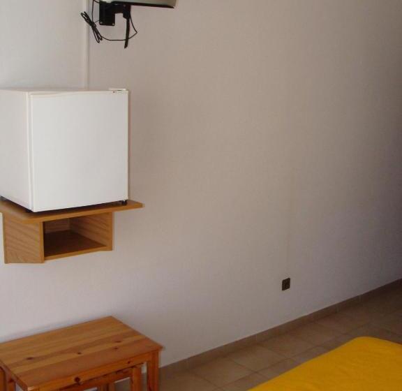 חדר סטנדרט, Aris