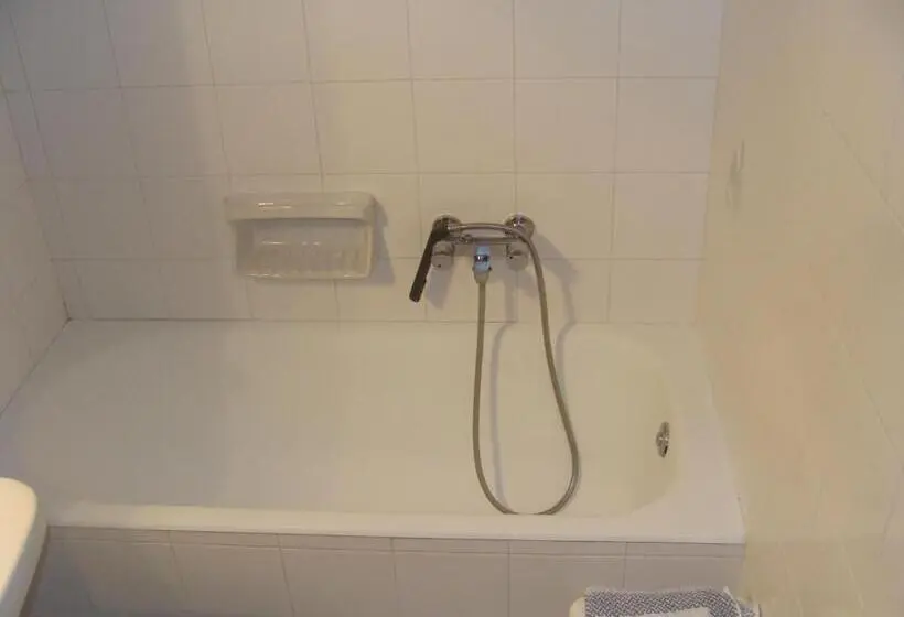 Pokój Standard Trzyosobowy, Aris