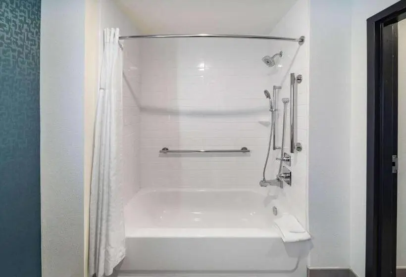 身障者適用キングサイズベッドルーム, La Quinta Inn & Suites By Wyndham Texas City I 45