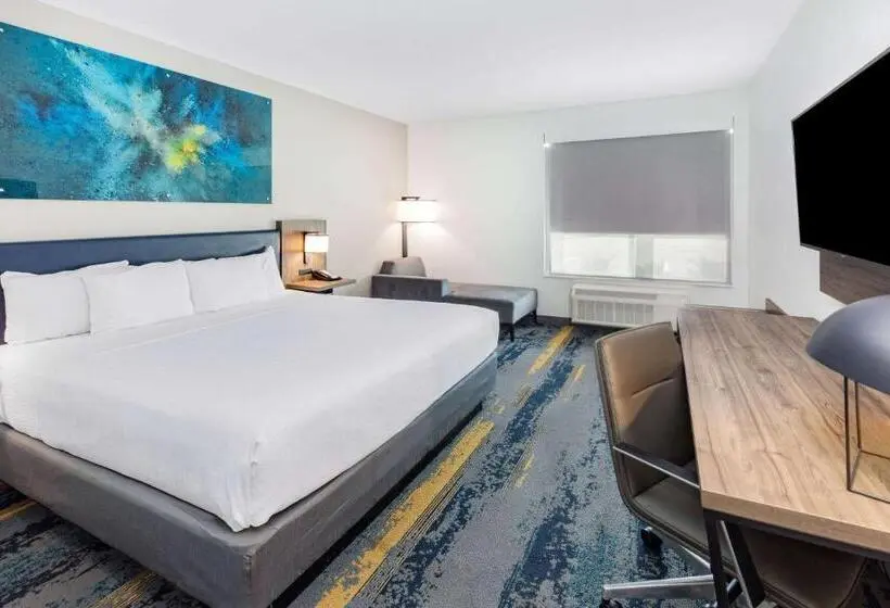 キングサイズベッドのスタンダードルーム, La Quinta Inn & Suites By Wyndham Texas City I 45
