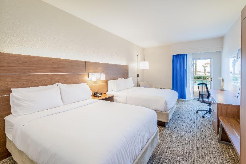 اتاق استاندارد با تخت بزرگ برای معلولان, La Quinta Inn & Suites By Wyndham Texas City I 45