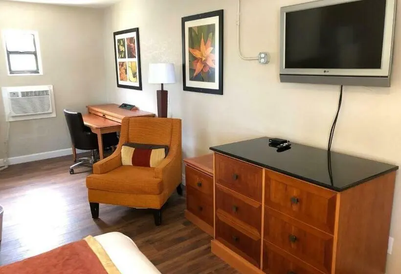 スタンダードスタジオ, Ocala Cove Motel