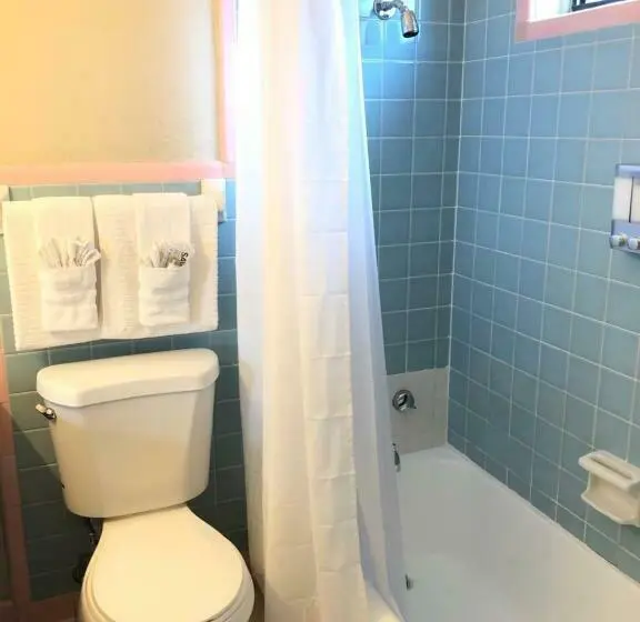 スタンダードスタジオ, Ocala Cove Motel