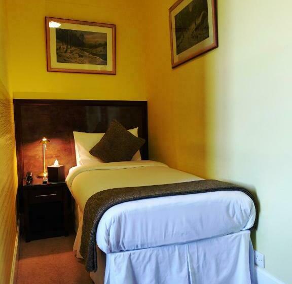 غرفة قياسية فردية, Strathness House