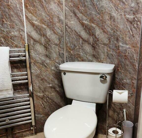 غرفة قياسية فردية, Strathness House