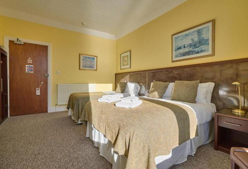 غرفة قياسية ثلاثية, Strathness House