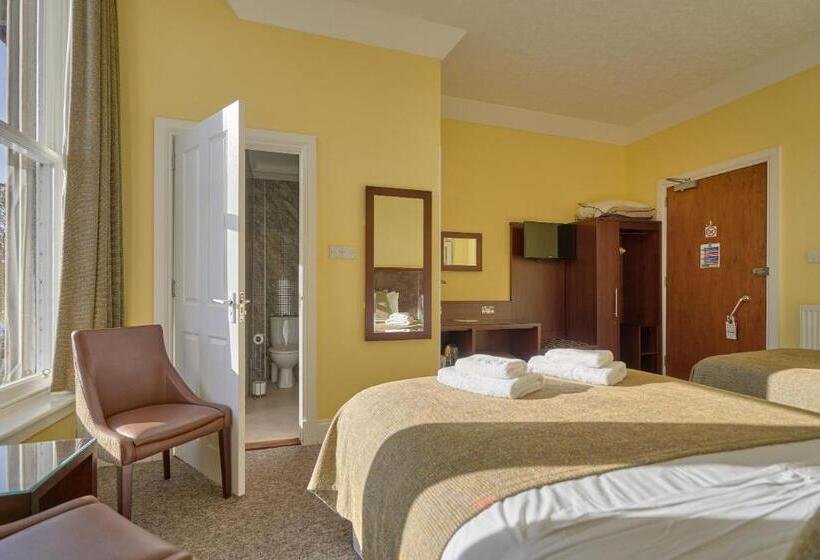 غرفة قياسية ثلاثية, Strathness House