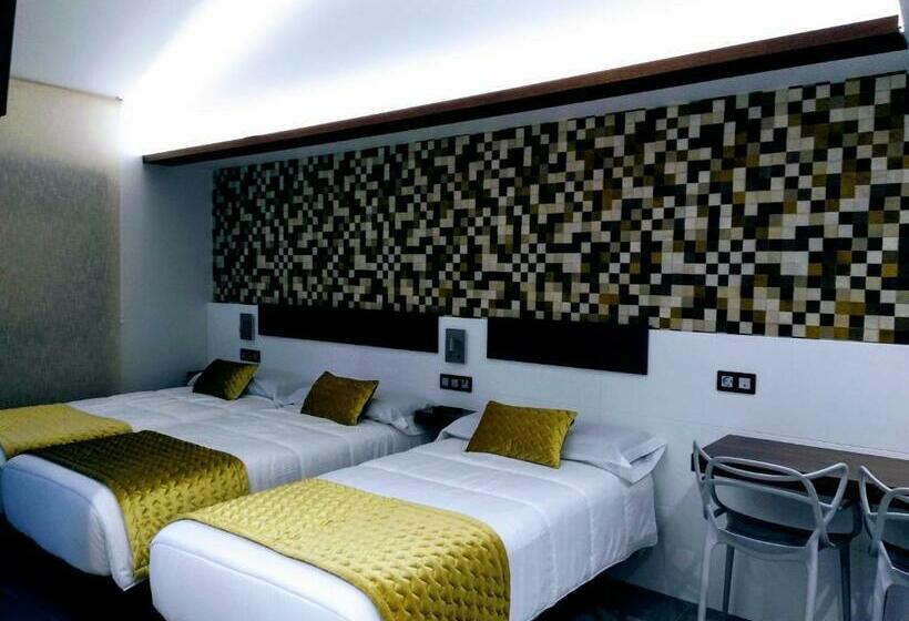 חדר סטנדרט לשלושה, Hostal Canton Plaza