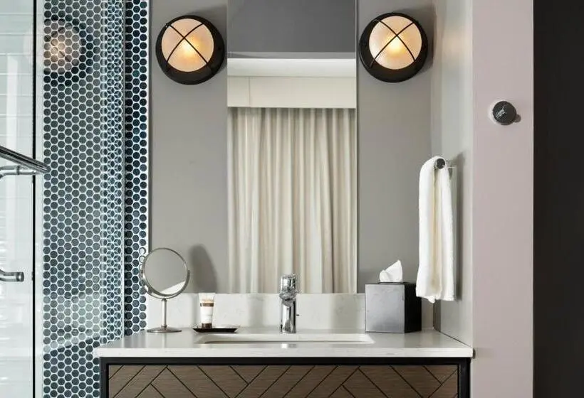 Suite King Bed