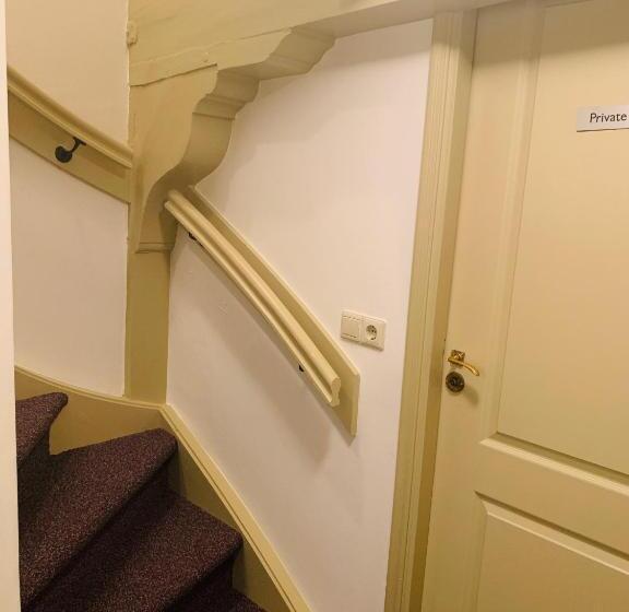 اتاق استاندارد, Amsterdam Central Guest House