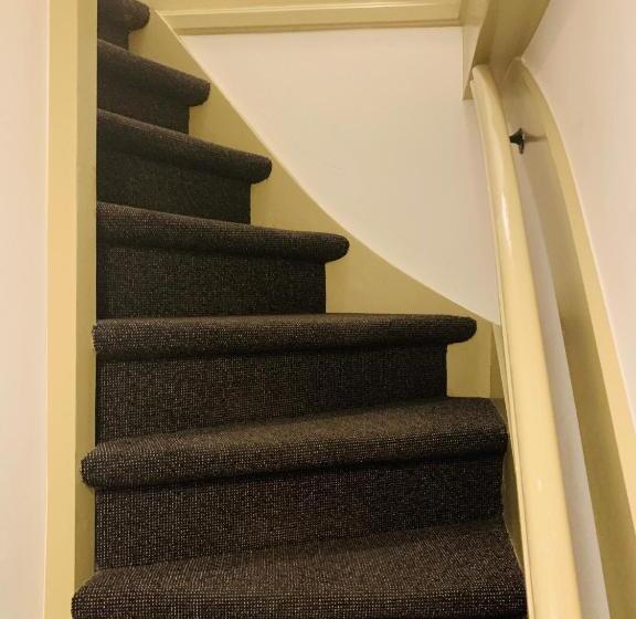 اتاق اکونومی, Amsterdam Central Guest House