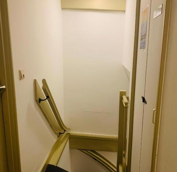 اتاق اکونومی, Amsterdam Central Guest House