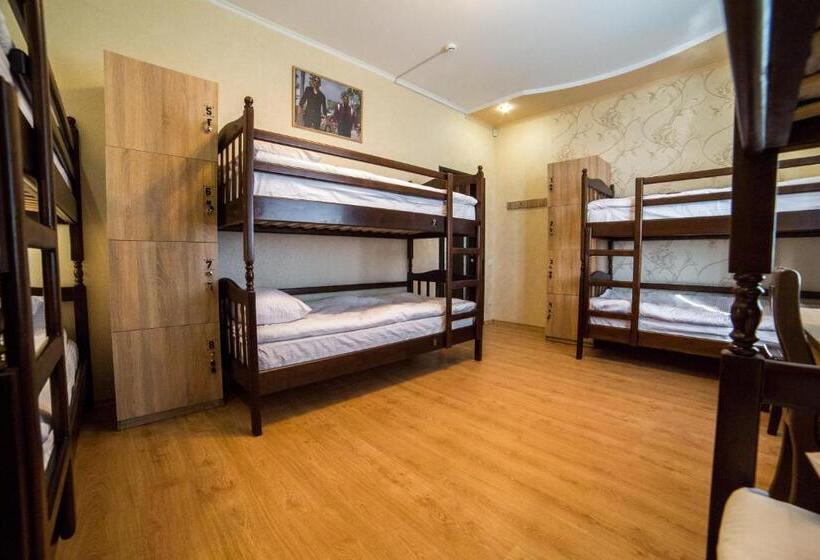 تختخواب در اتاق مشترک, Hollywood