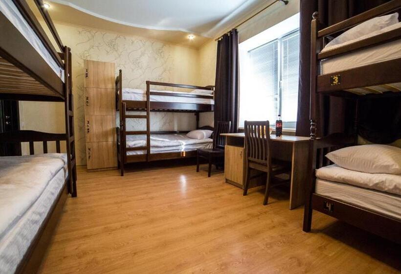 تختخواب در اتاق مشترک, Hollywood