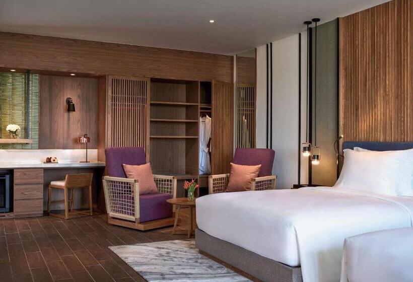 اتاق لوکس خانوادگی, Mövenpick Resort Waverly Phu Quoc