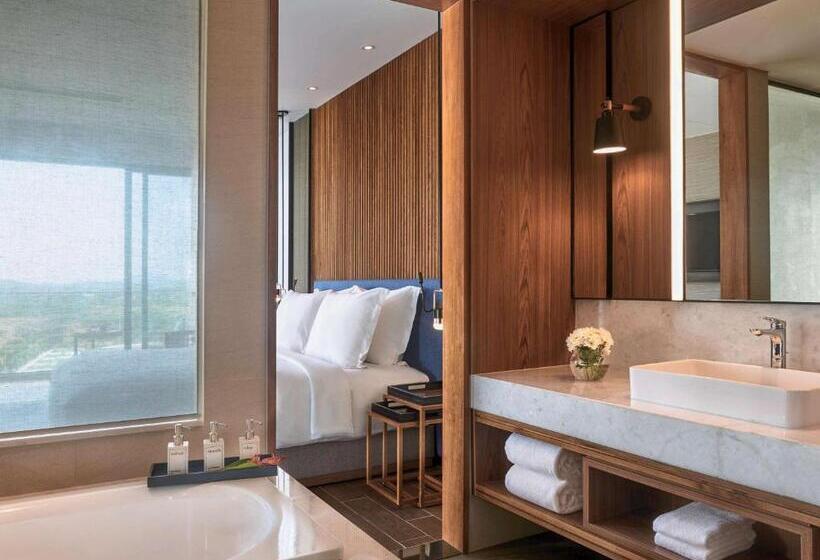 سوییت با چشمانداز دریا, Mövenpick Resort Waverly Phu Quoc