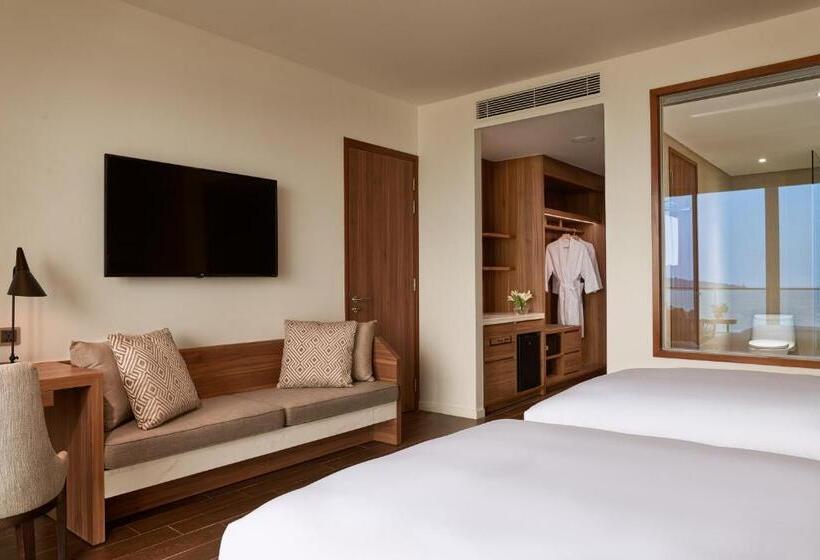 اتاق سوپریور با چشمانداز دریا و بالکن, Mövenpick Resort Waverly Phu Quoc