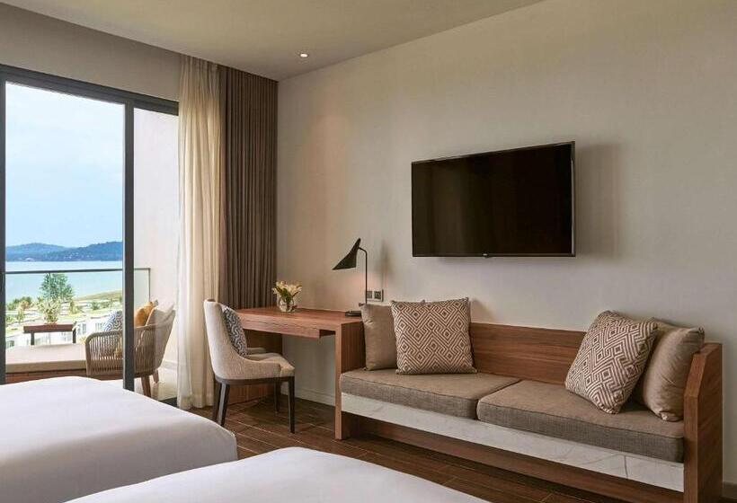 اتاق سوپریور با چشمانداز دریا و بالکن, Mövenpick Resort Waverly Phu Quoc