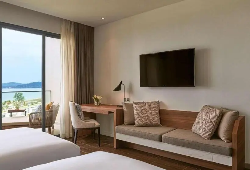 اتاق سوپریور با چشم‌انداز دریا و بالکن, Mövenpick Resort Waverly Phu Quoc