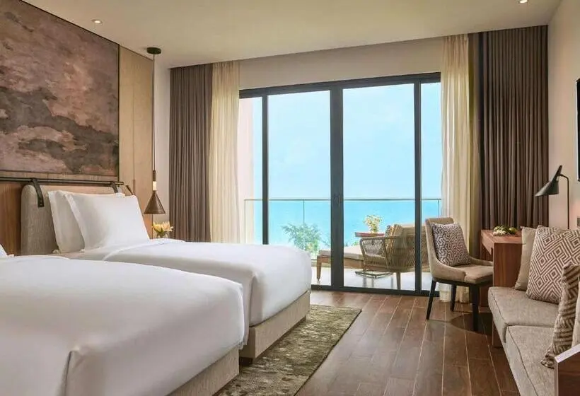 اتاق سوپریور با چشم‌انداز دریا و بالکن, Mövenpick Resort Waverly Phu Quoc