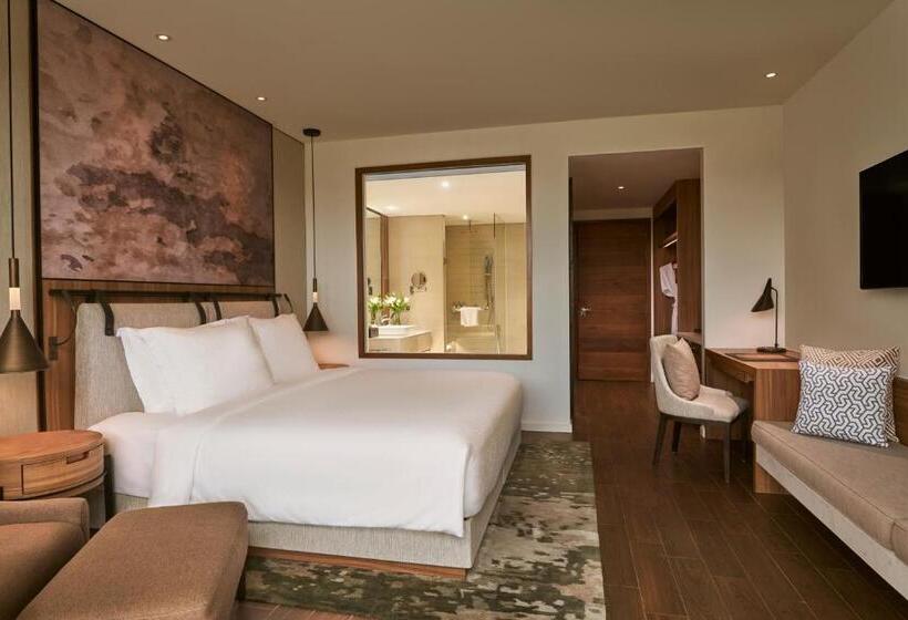 اتاق سوپریور با تخت بزرگ, Mövenpick Resort Waverly Phu Quoc