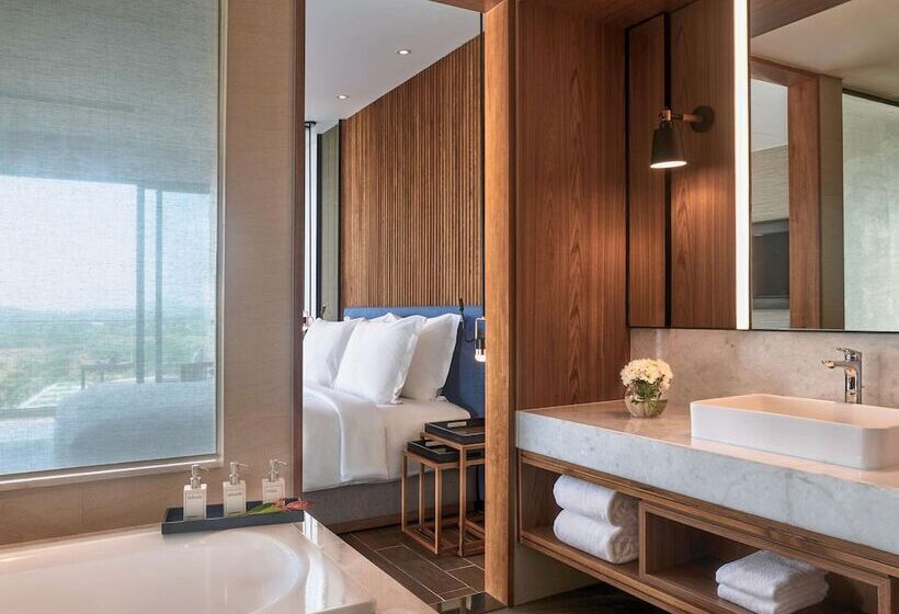 سوییت با چشمانداز دریا, Mövenpick Resort Waverly Phu Quoc