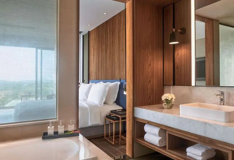 سوییت با چشم‌انداز دریا, Mövenpick Resort Waverly Phu Quoc
