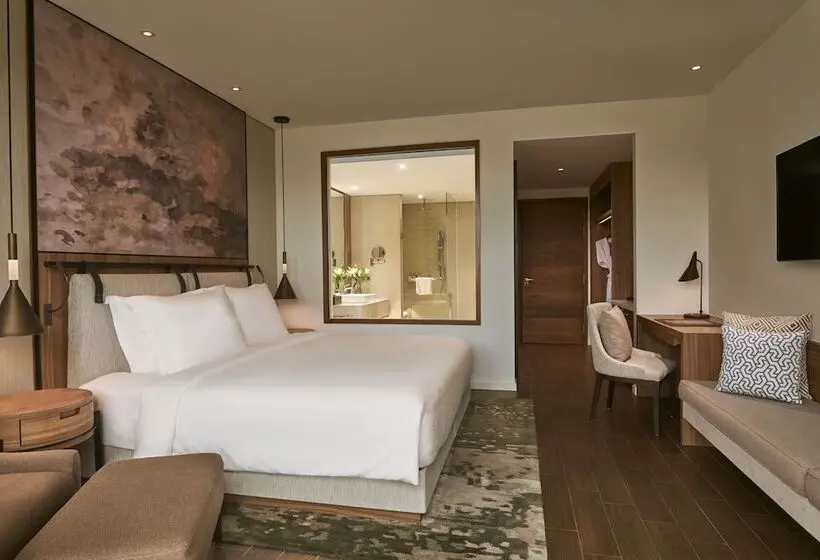 اتاق سوپریور با چشم‌انداز دریا و بالکن, Mövenpick Resort Waverly Phu Quoc