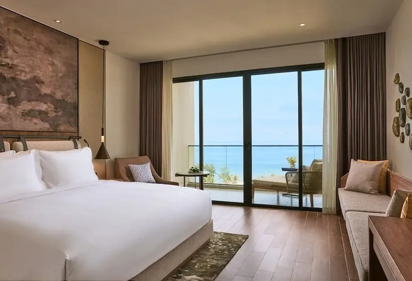 اتاق سوپریور با چشم‌انداز دریا و بالکن, Mövenpick Resort Waverly Phu Quoc