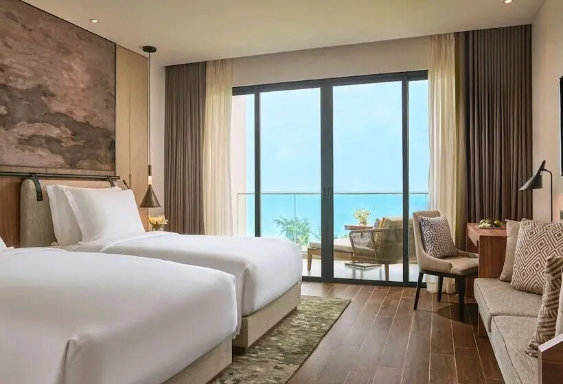 اتاق سوپریور با چشم‌انداز دریا و بالکن, Mövenpick Resort Waverly Phu Quoc