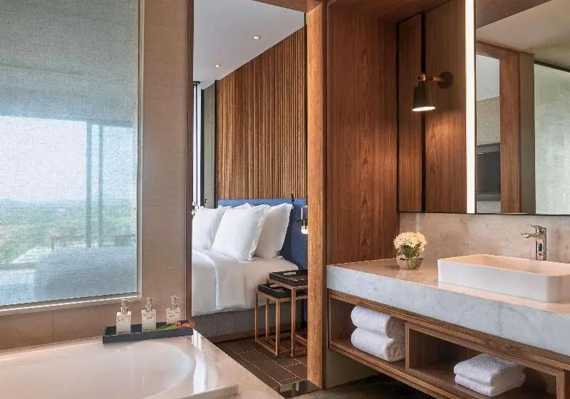 سوییت با چشم‌انداز دریا, Mövenpick Resort Waverly Phu Quoc