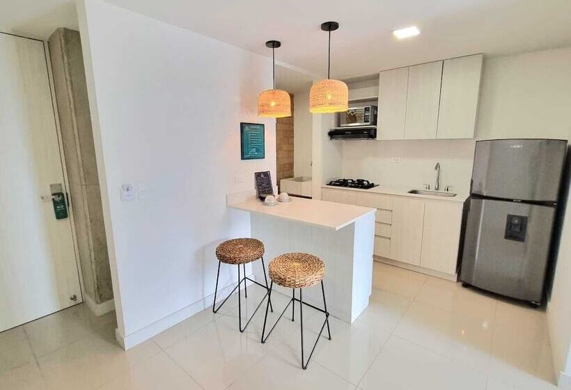 スタンダードスタジオ, Origen Local Suites