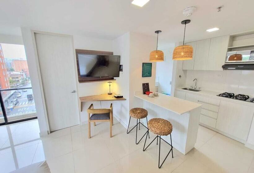 スタンダードスタジオ, Origen Local Suites