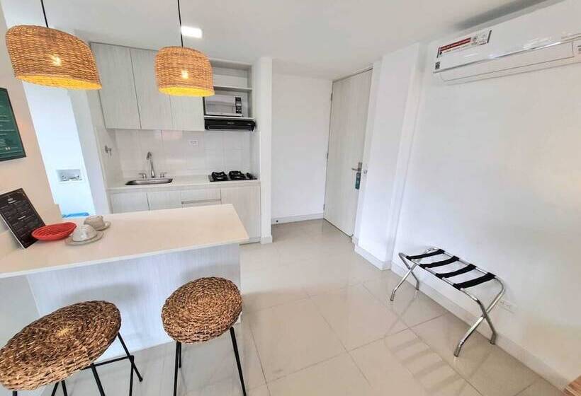 スタンダードスタジオ, Origen Local Suites