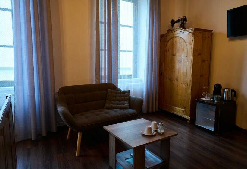 디럭스 룸, Dům U Lázní