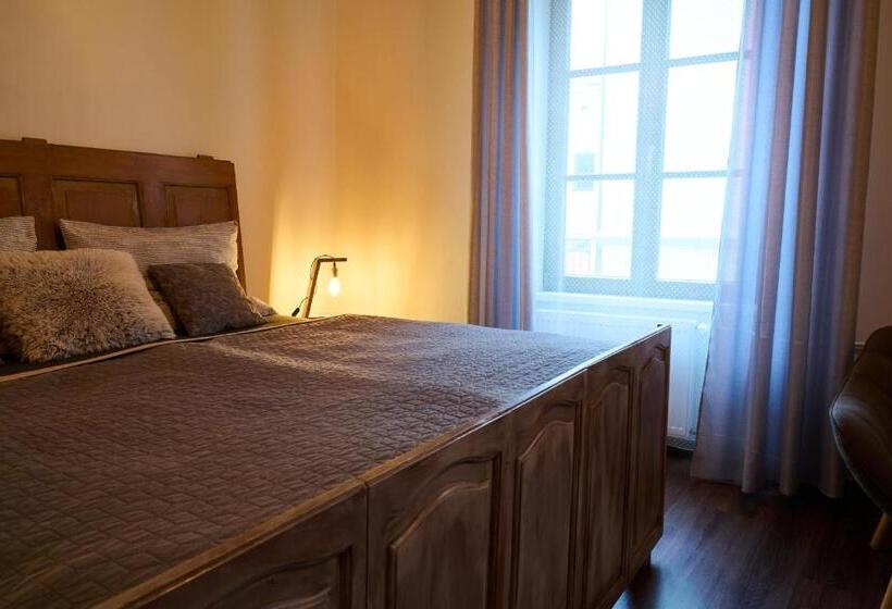 디럭스 룸, Dům U Lázní