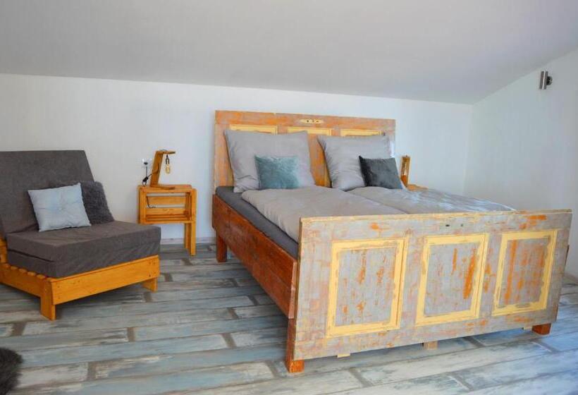 침실 1개 아파트, Dům U Lázní